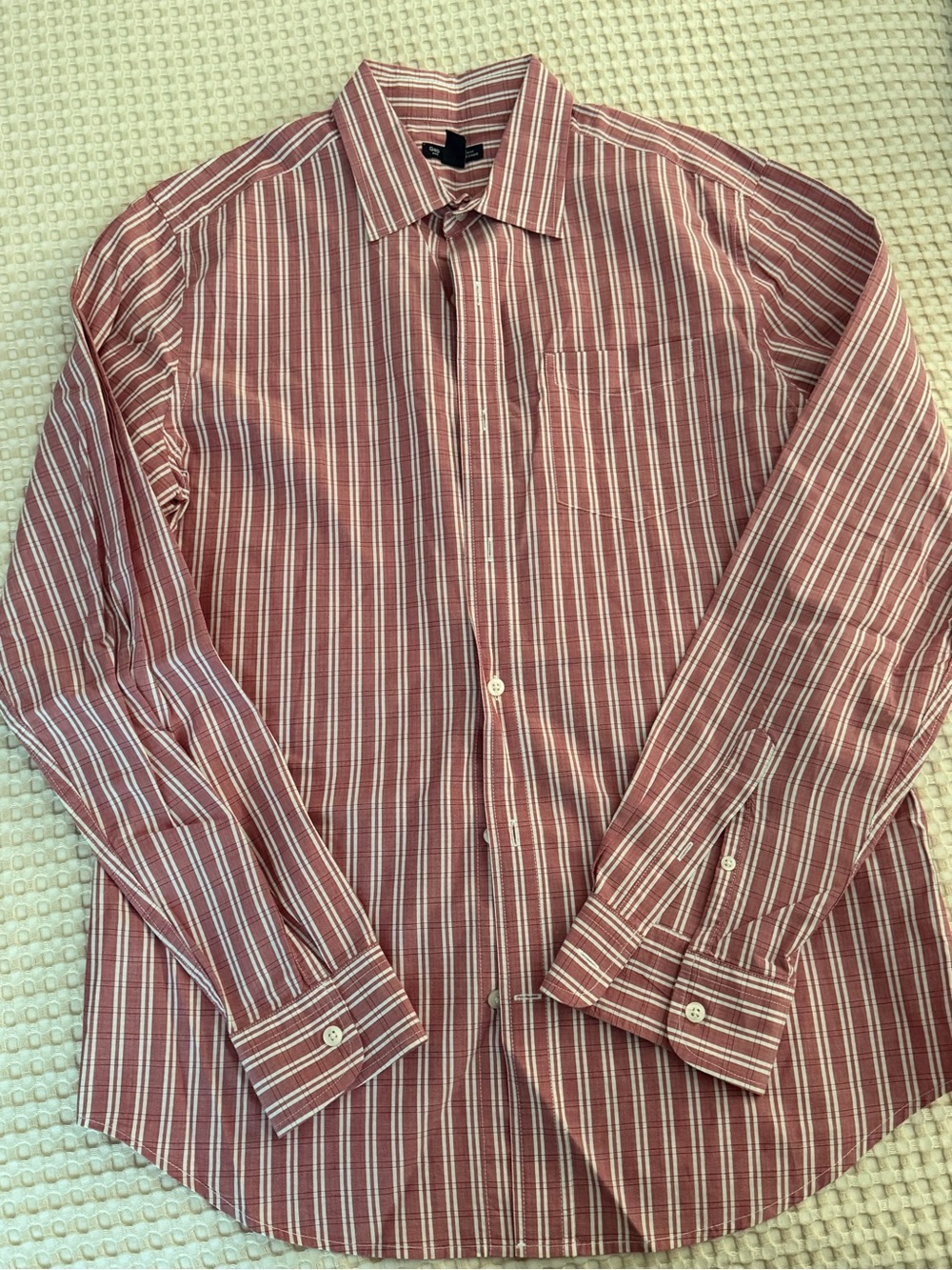 GAP Men's pink and White Striped Button-Down long sleeve Shirt slim fit